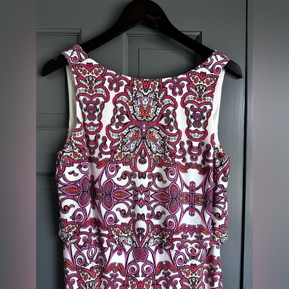Vince Camuto - Elegant Multicolor Patterned Dress
Size 8 - Picture 2 of 7